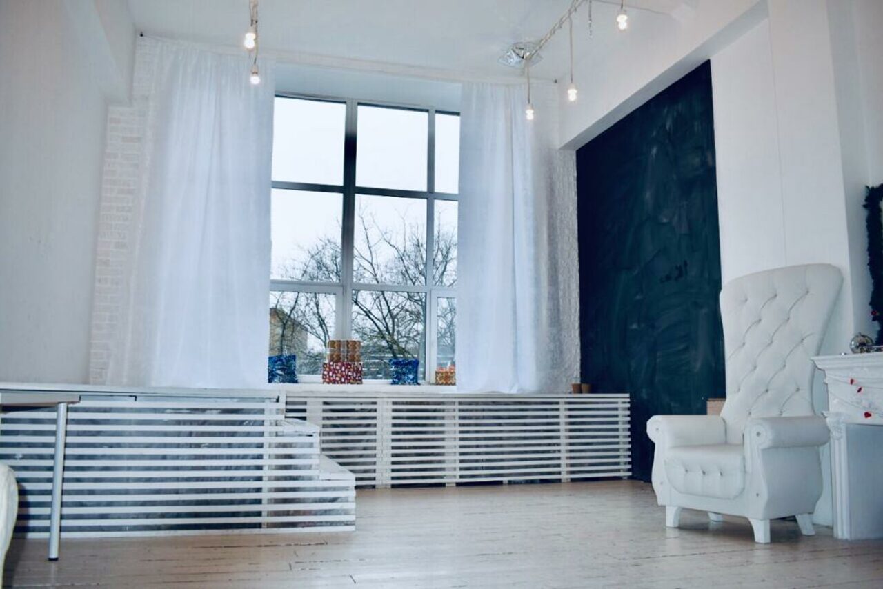 Арендовать Black and White Loft. Двойной лофт с фотозонами