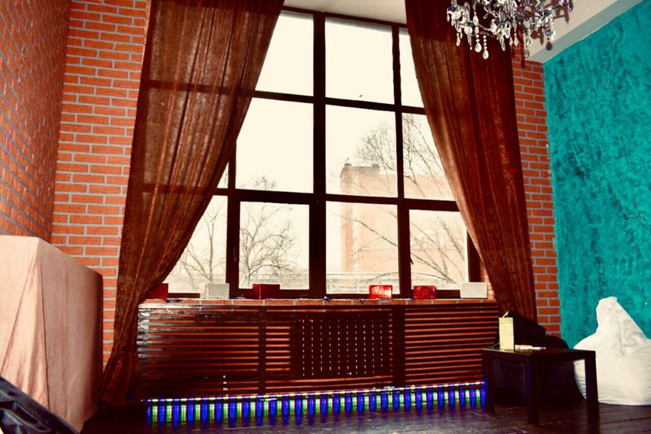 Арендовать Black and White Loft. Двойной лофт с фотозонами