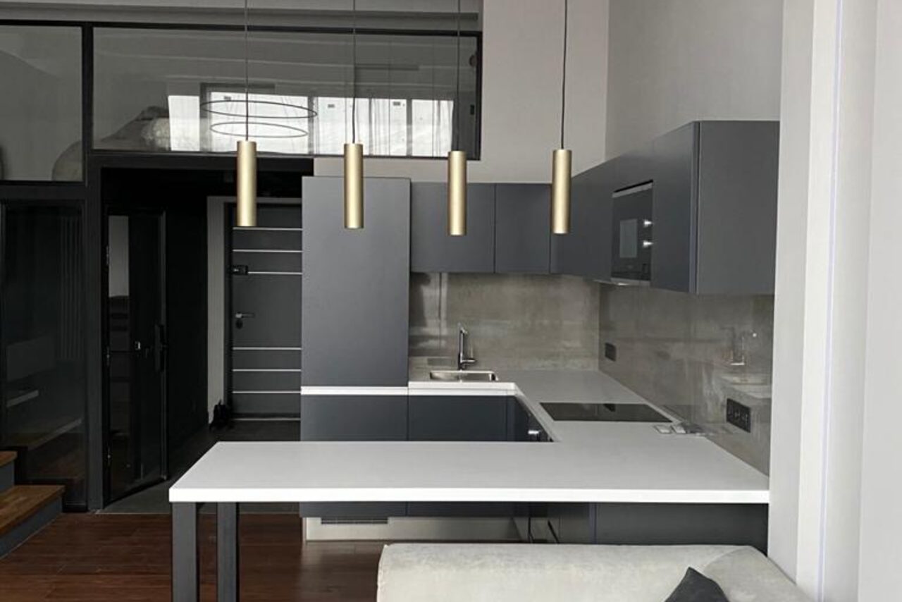 Арендовать IQ апартаменты Двухуровневый лофт с панорамными окнами