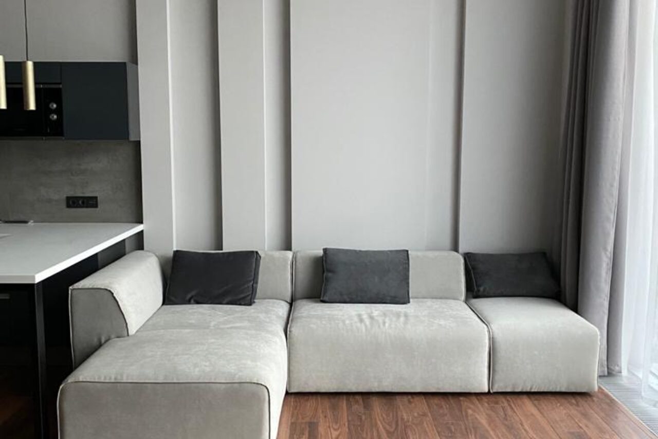 Арендовать IQ апартаменты Двухуровневый лофт с панорамными окнами