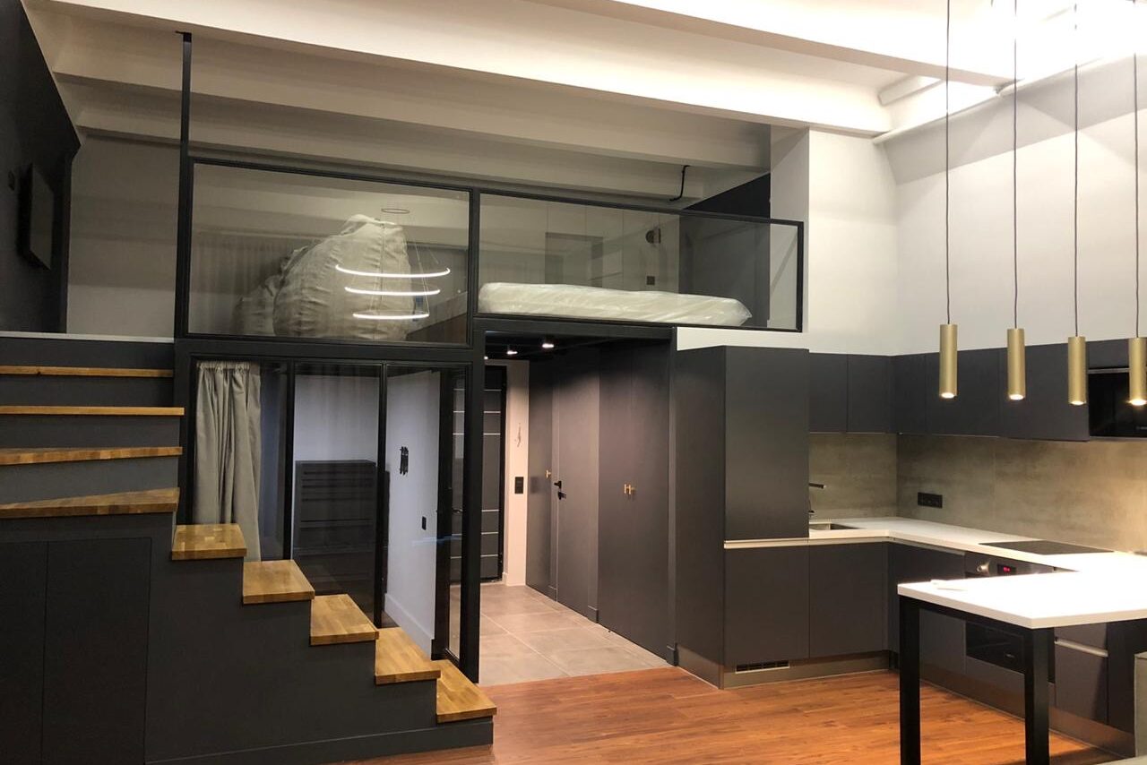 Арендовать IQ апартаменты Двухуровневый лофт с панорамными окнами