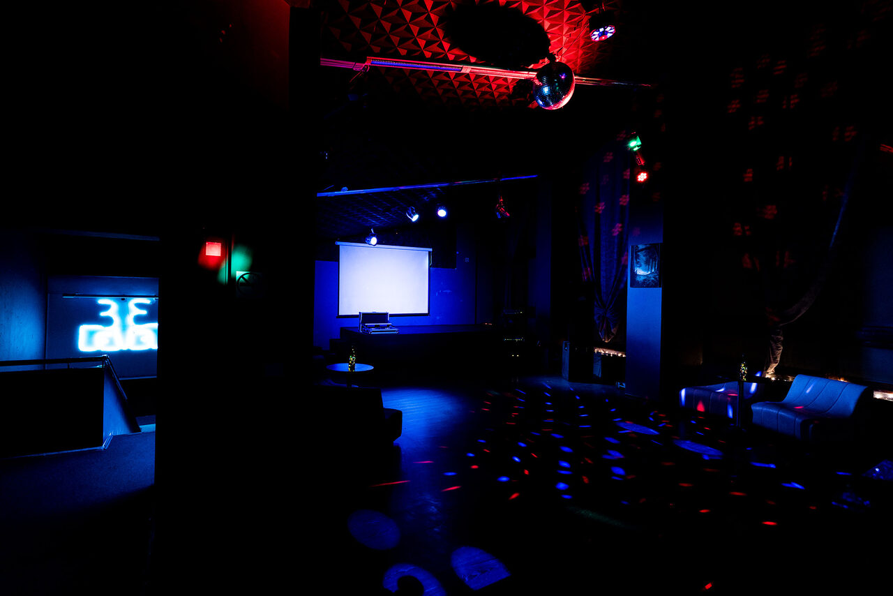 Арендовать Апартаменты loft 33 Двухуровневый лофт с панорамным видом