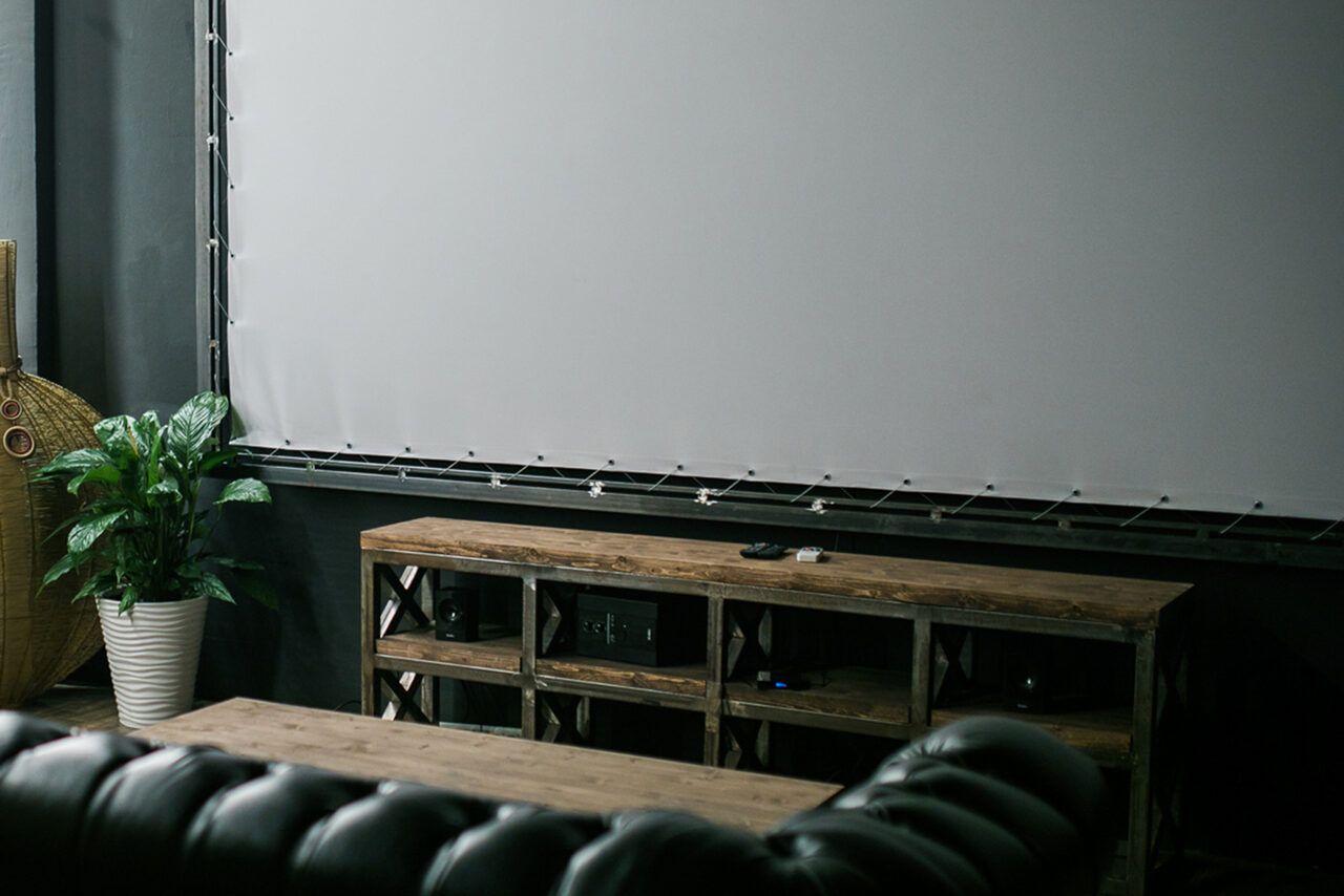 Арендовать Igloobar. Черный лофт