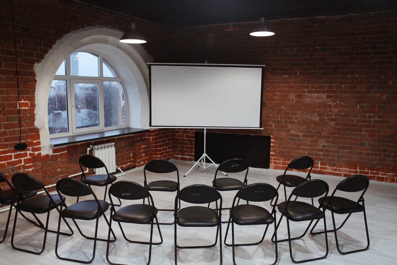 Арендовать Training loft with red brick