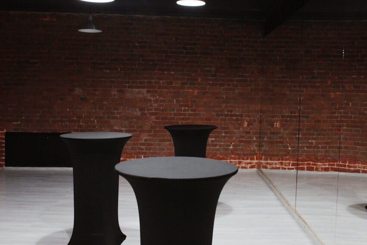 Арендовать Training loft with red brick