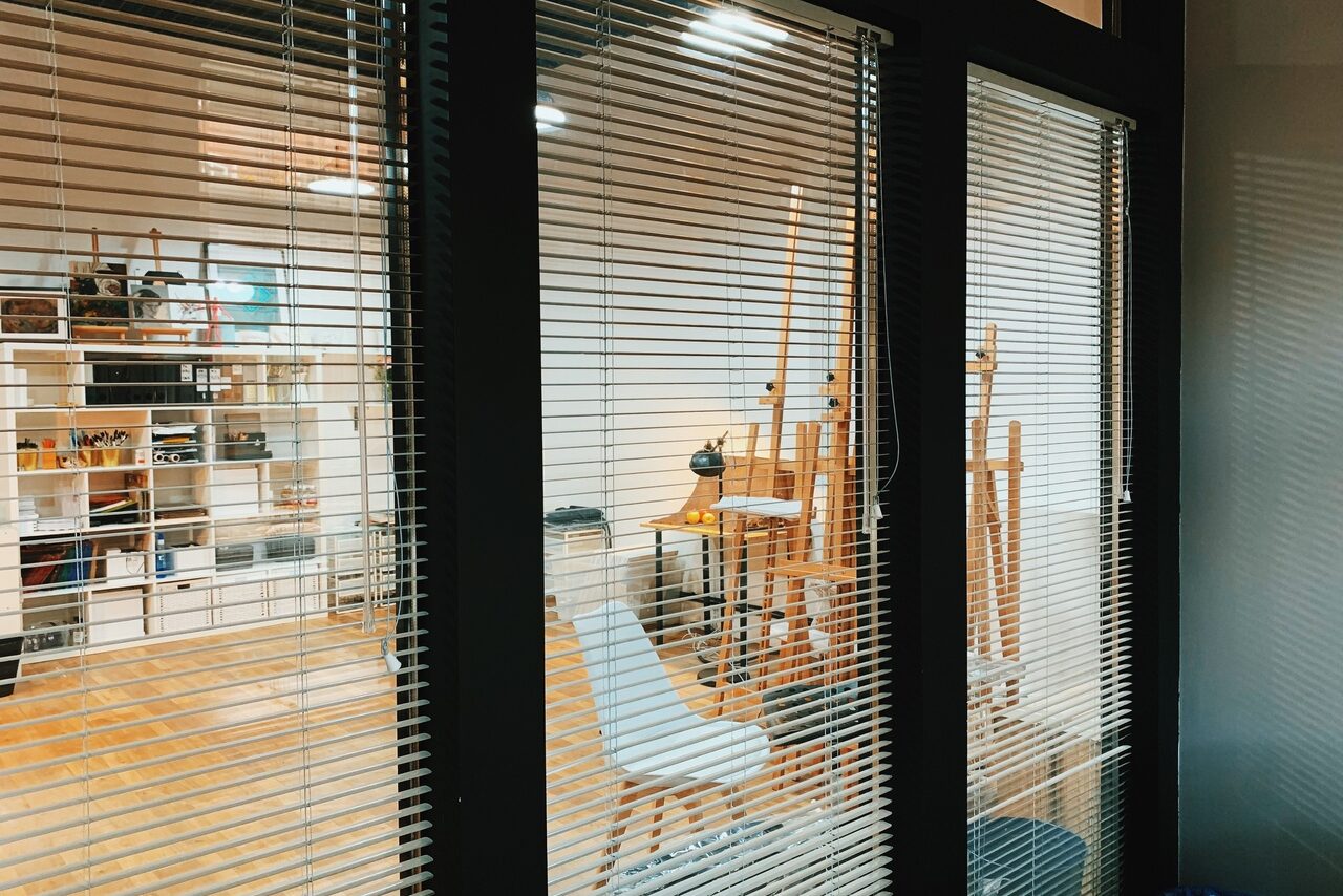 Арендовать Возьми Кисть Школа Рисования Студия в светлых тонах