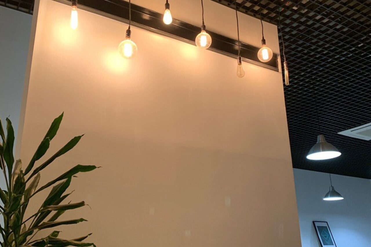 Арендовать Возьми Кисть Школа Рисования Студия в светлых тонах