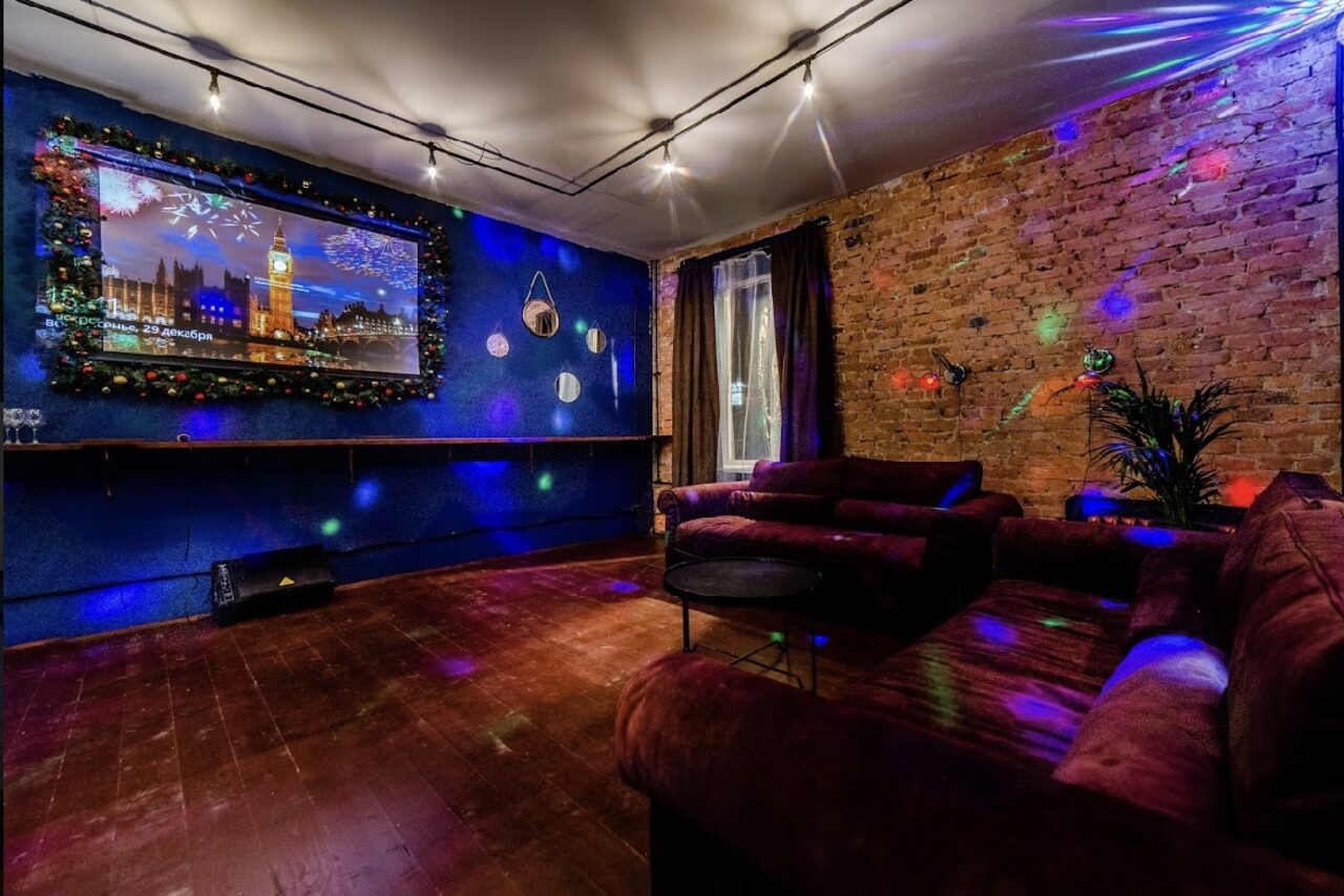 Арендовать Лофт с диванами и диско-шаром