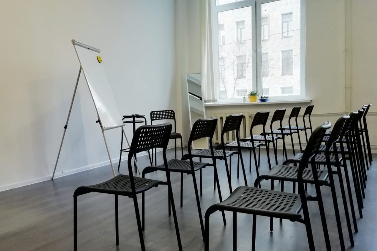 Арендовать TG's place! Уютное, светлое помещение с большими окнами