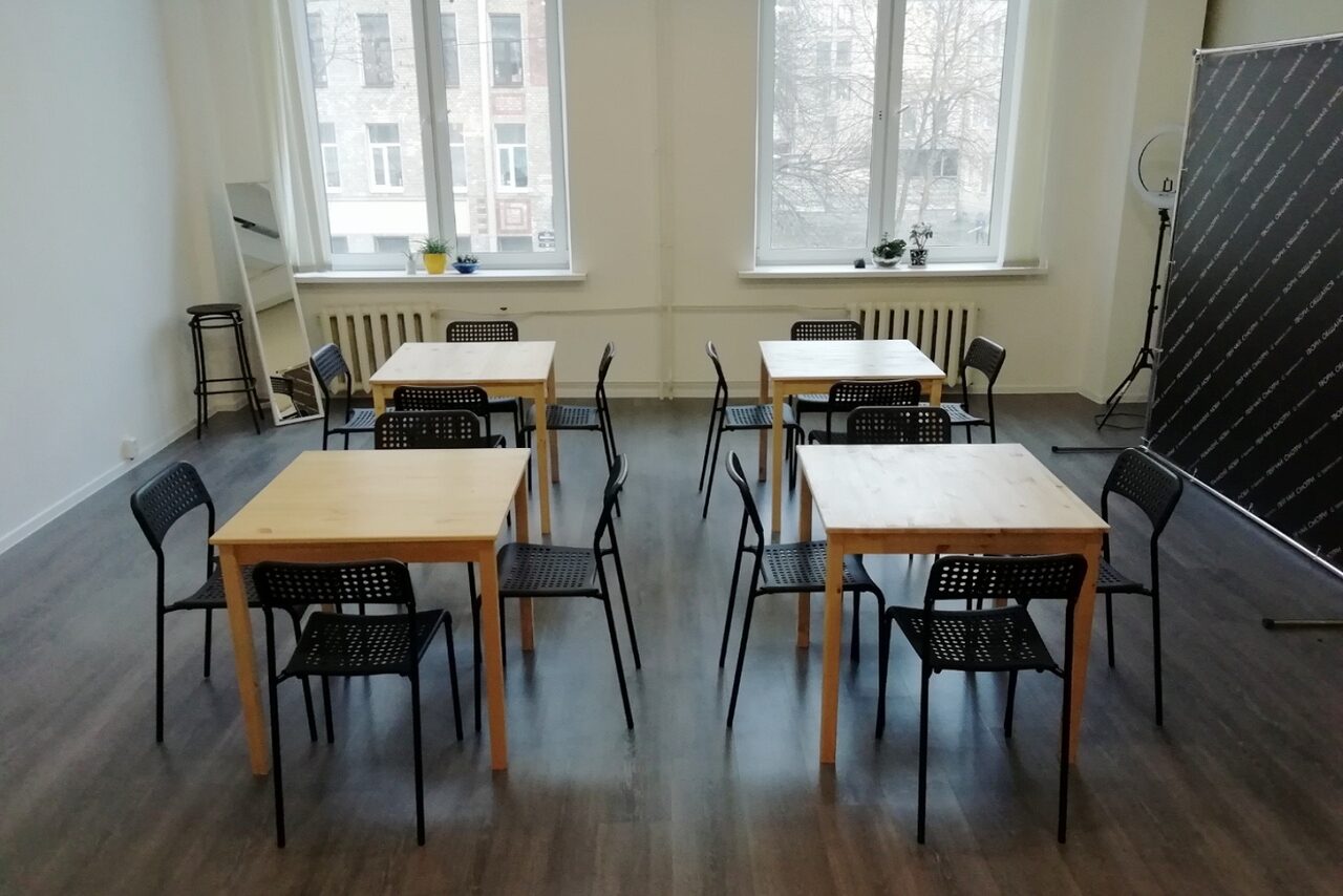 Арендовать TG's place! Уютное, светлое помещение с большими окнами