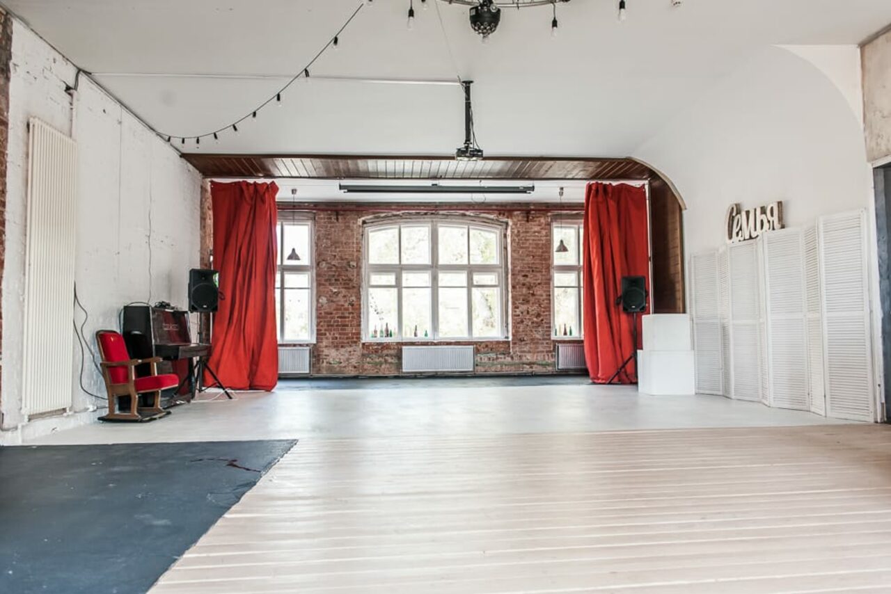 Арендовать Loft с гостиной