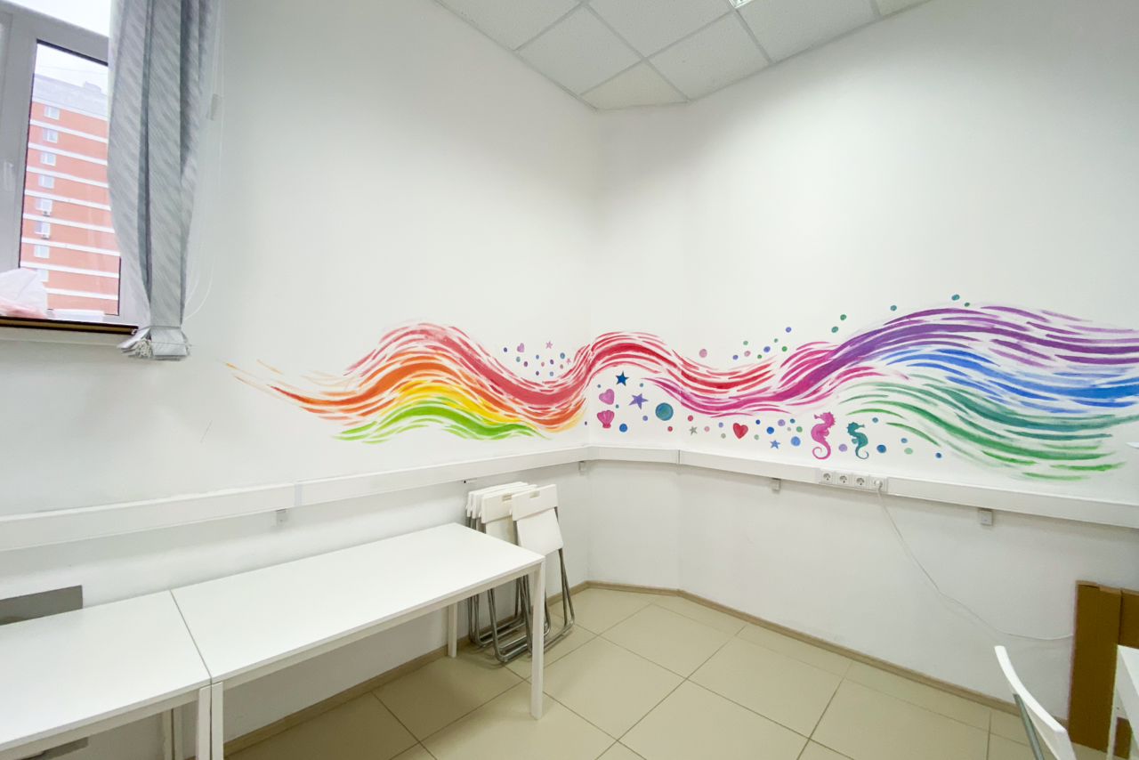 Арендовать Bright room with a bright pattern