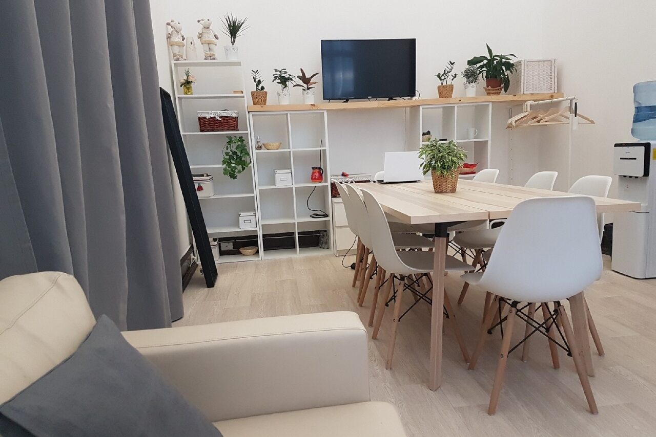 Арендовать Светлый тренинг-зал с высокими потолками