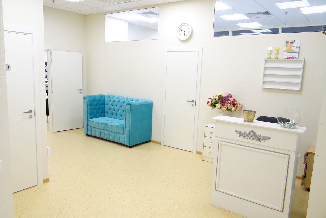 Арендовать Светлый тренинг зал с большими окнами