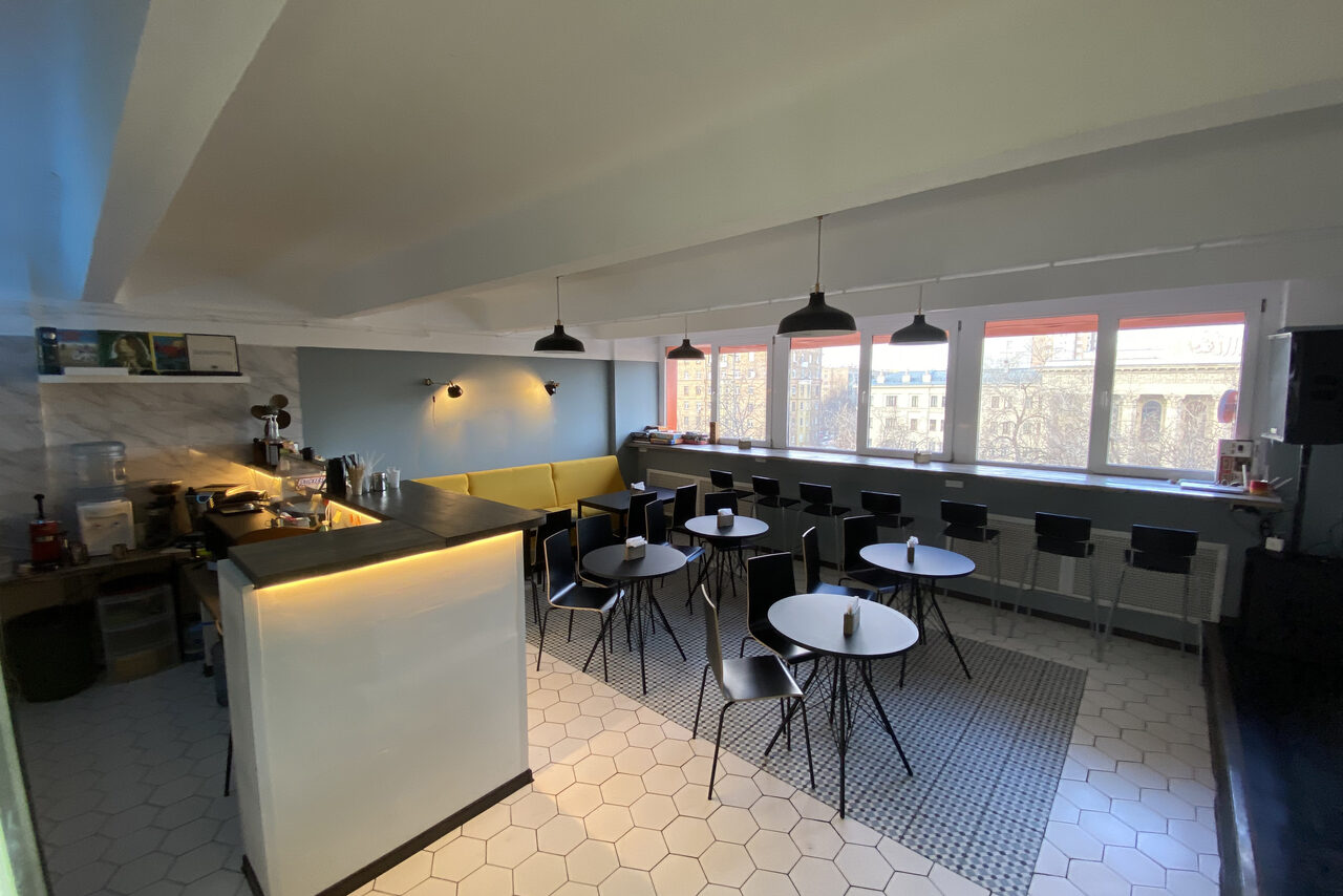 Арендовать Closed cafe in the Soviet style