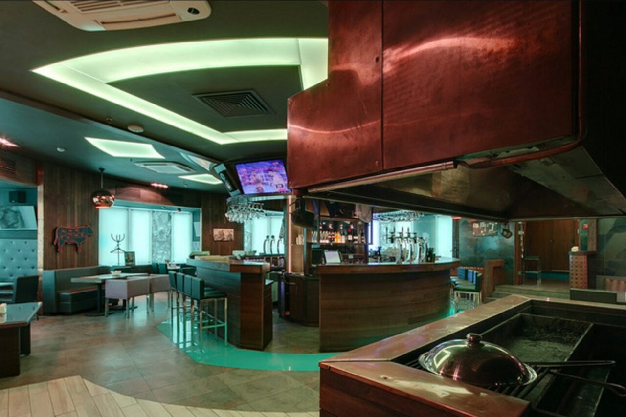 Арендовать 78RUS. Это стильный бар-ресторан с большой верандой