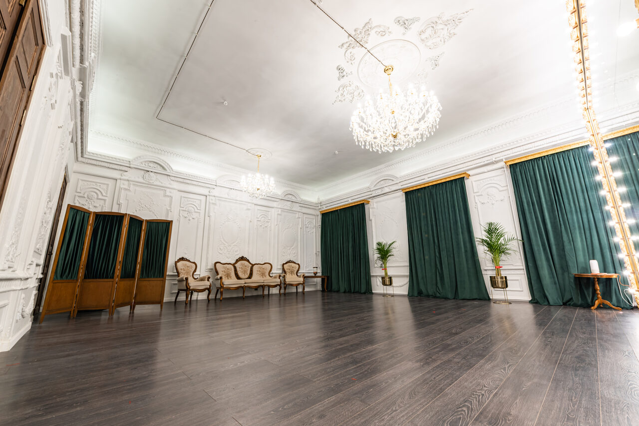 Арендовать Танцевальный зал в старинном особняке середины 19го века