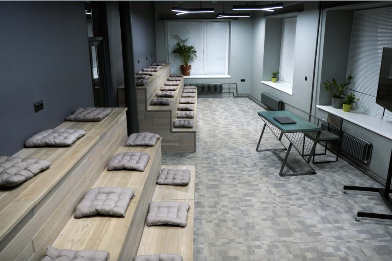 Арендовать Комфортный класс в стиле Loft