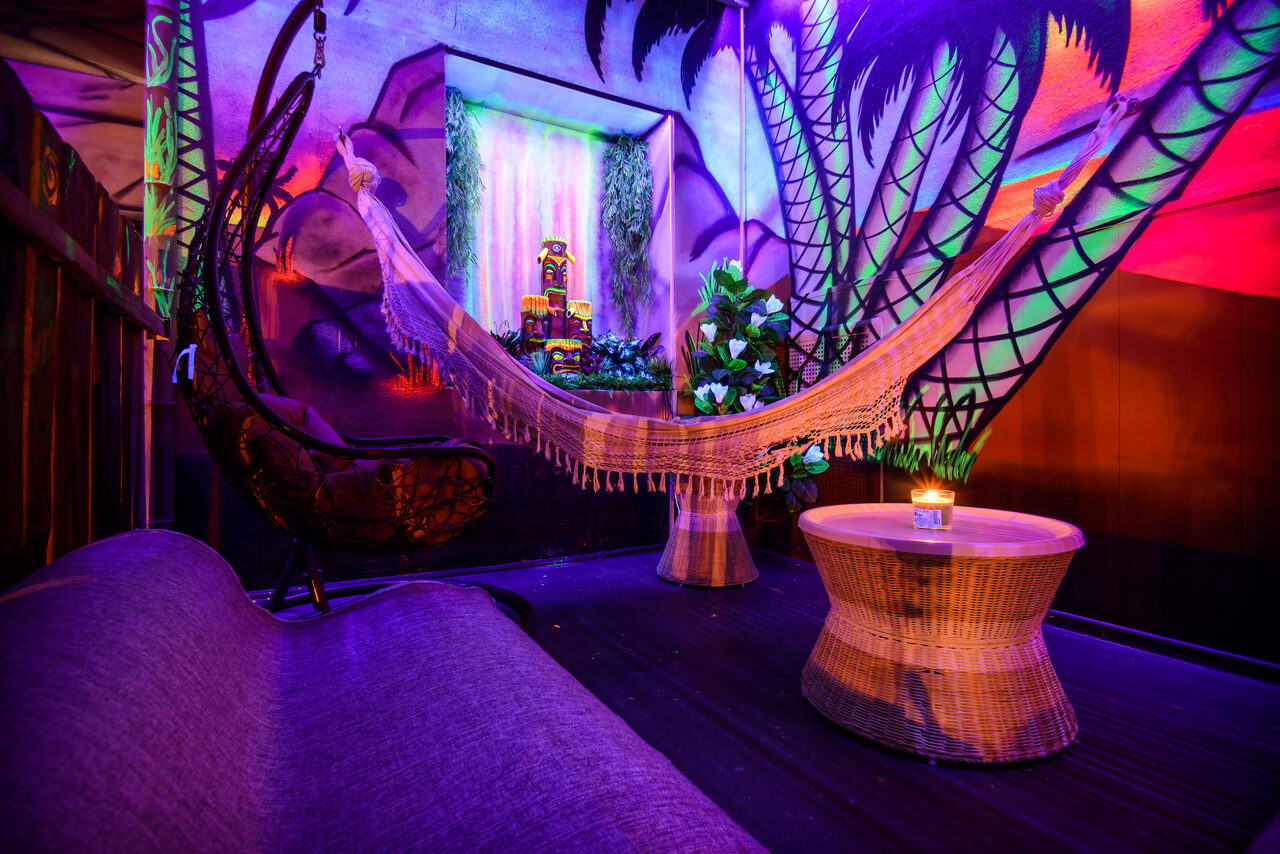 Арендовать Гамачная №1 Ежик в тумане. Лаунж-бар в тропическом стиле 