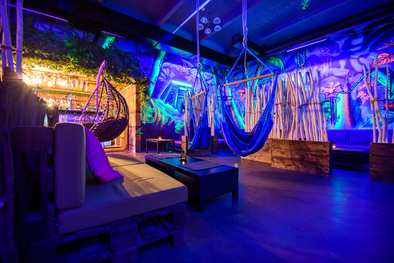 Арендовать Гамачная №1 Ежик в тумане. Лаунж-бар в тропическом стиле 