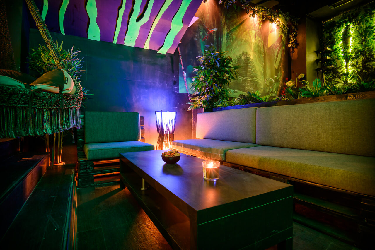 Арендовать Гамачная №1 Ежик в тумане. Лаунж-бар в тропическом стиле 