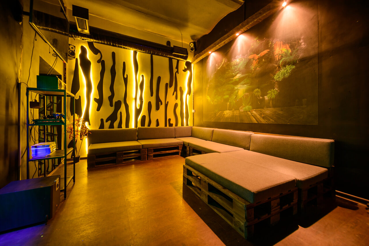 Арендовать Гамачная №1 Ежик в тумане. Лаунж-бар в тропическом стиле 