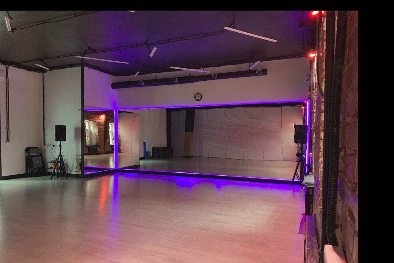 Арендовать Белый танцевальный зал