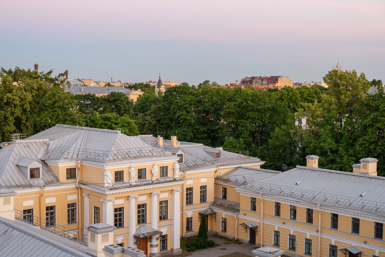 Арендовать Между небом и Невой