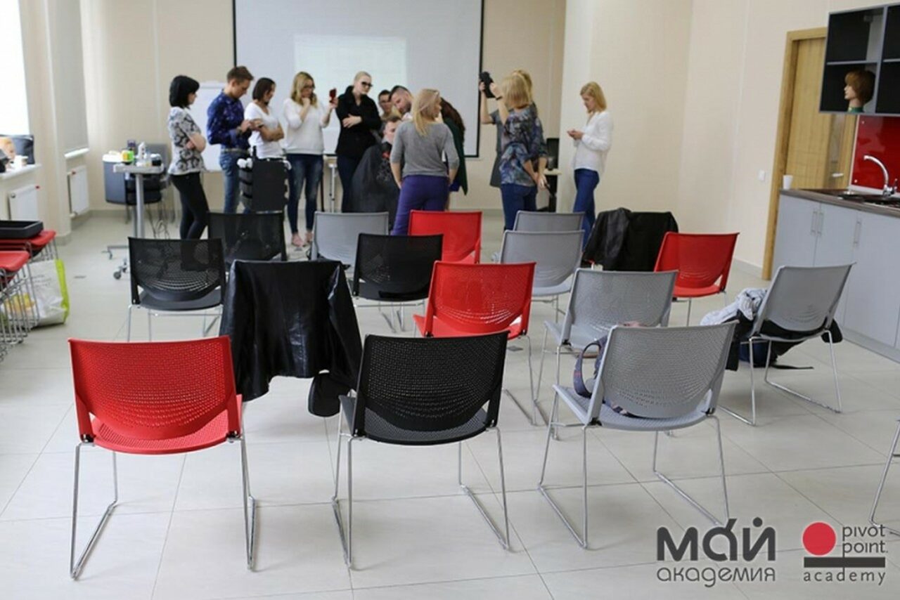 Арендовать Академия "Май"