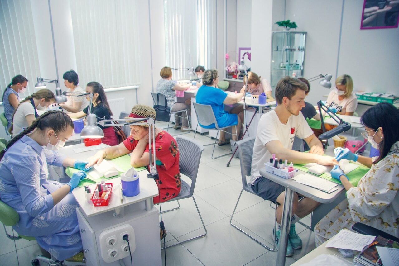 Арендовать Академия "Май"