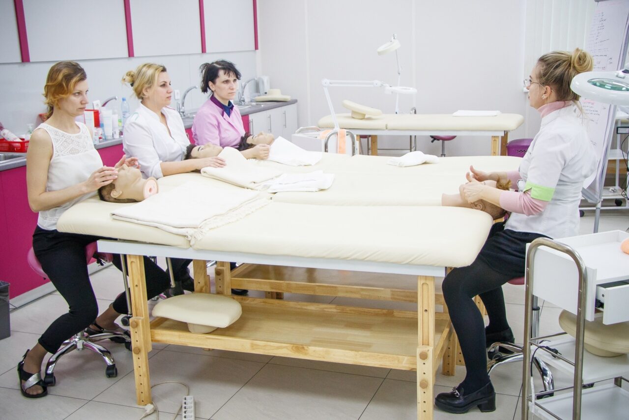 Арендовать Академия "Май"