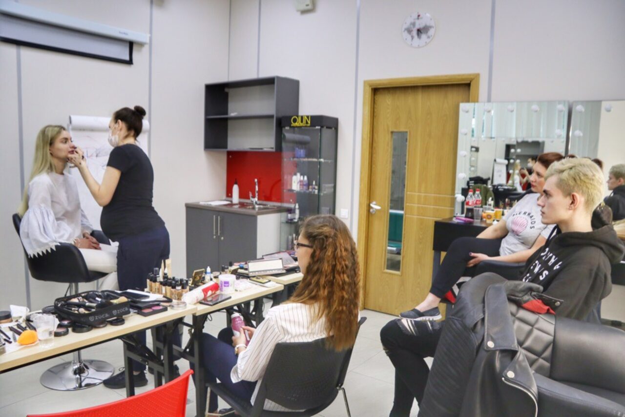 Арендовать Академия "Май"