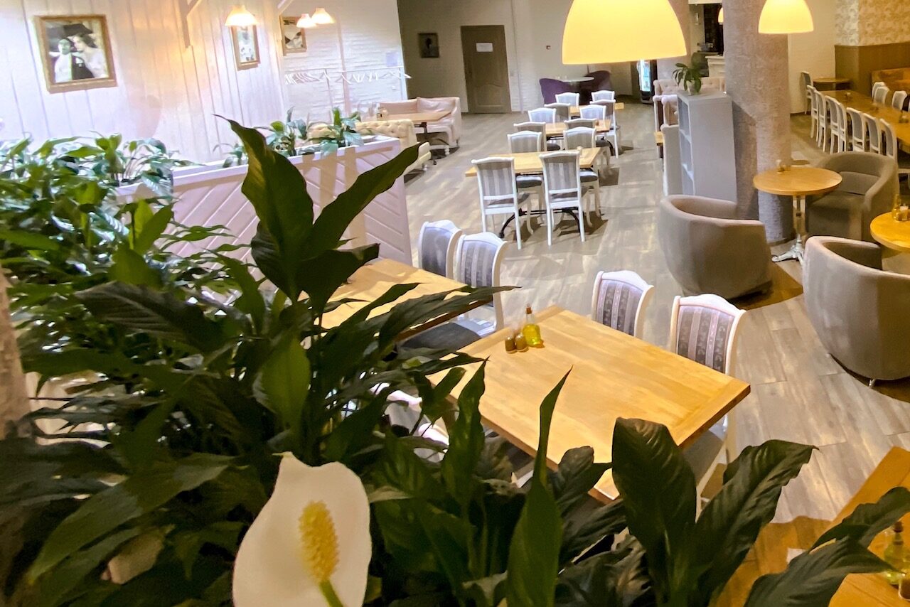 Арендовать Home cafe Veranda Светлый бар на Курской