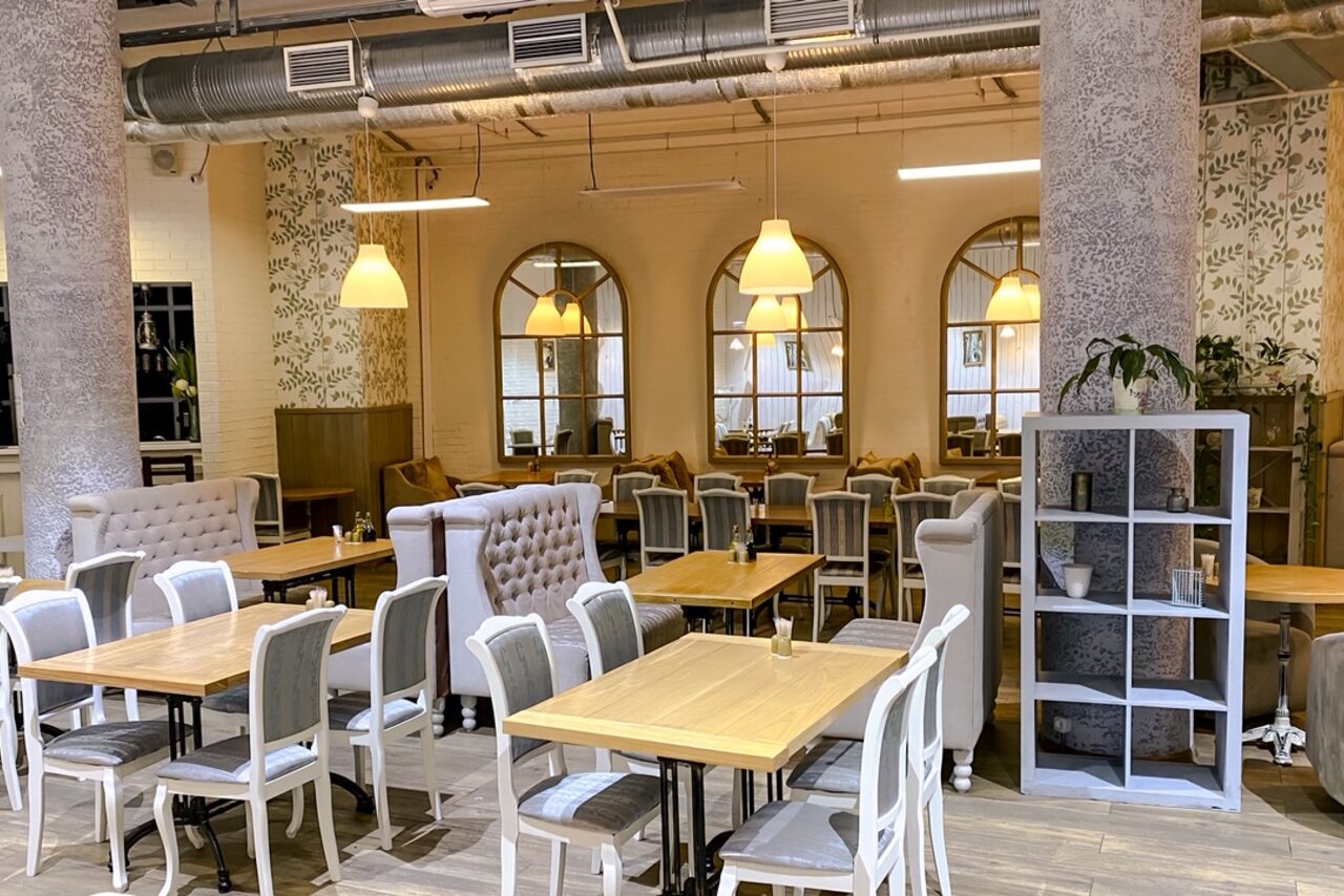 Арендовать Home cafe Veranda Светлый бар на Курской