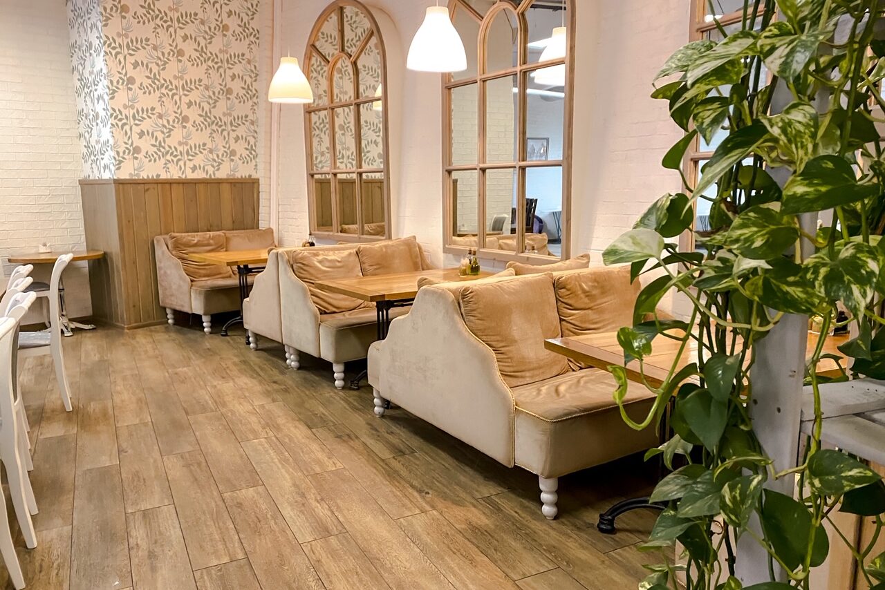 Арендовать Home cafe Veranda Светлый бар на Курской