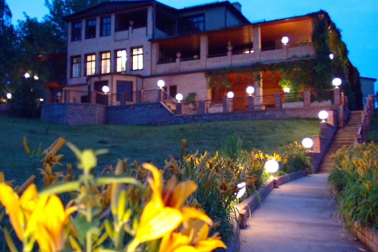 Арендовать Бельведер Коттедж за городом