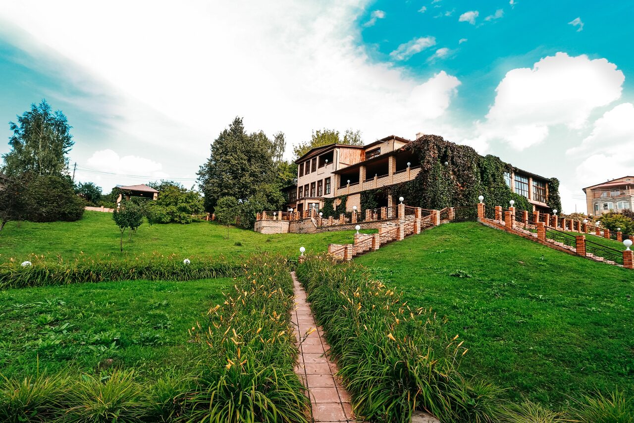 Арендовать Бельведер Коттедж за городом