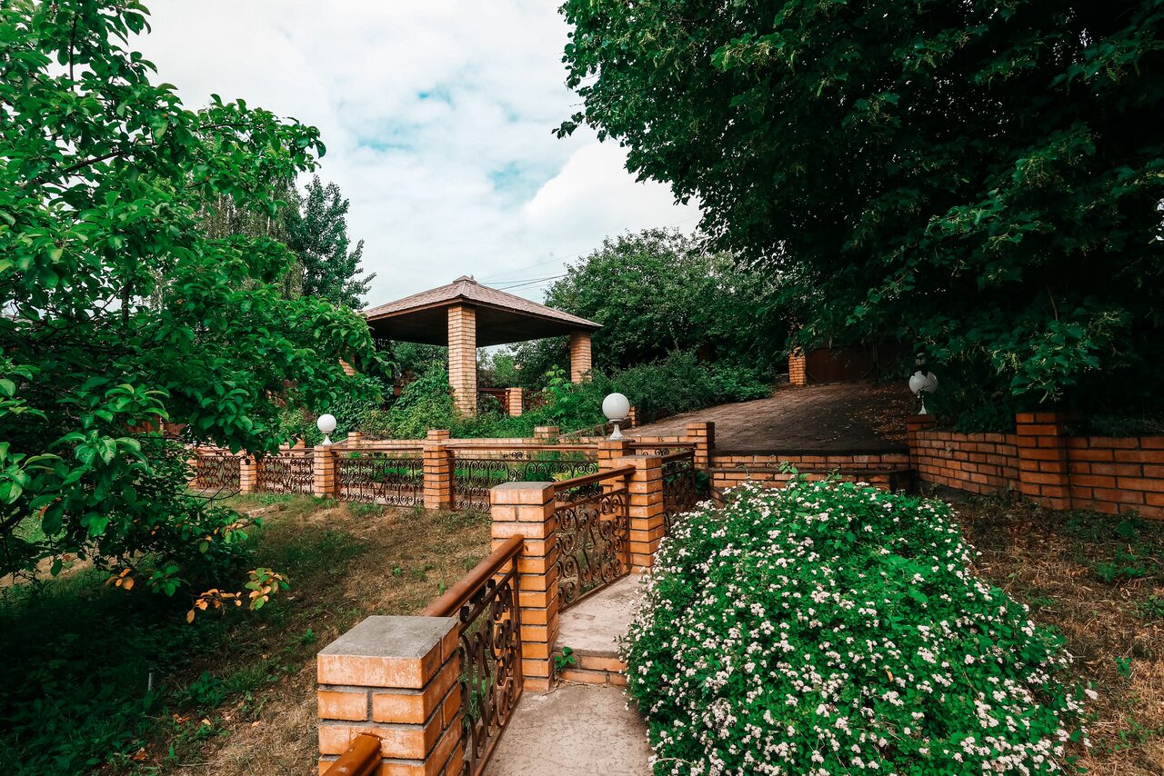 Арендовать Бельведер Коттедж за городом