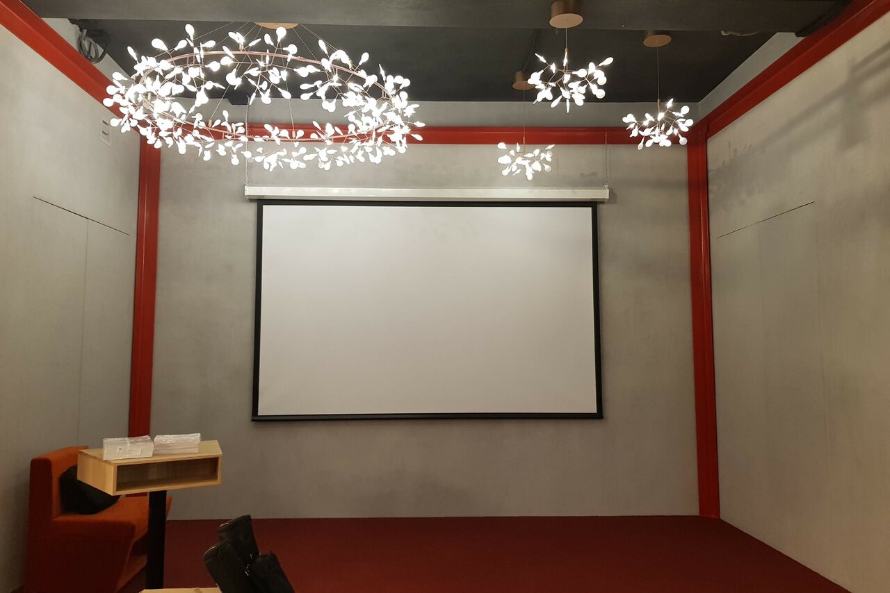 Арендовать AZIMUT Hotel Яркий функциональный зал в Новосибирске