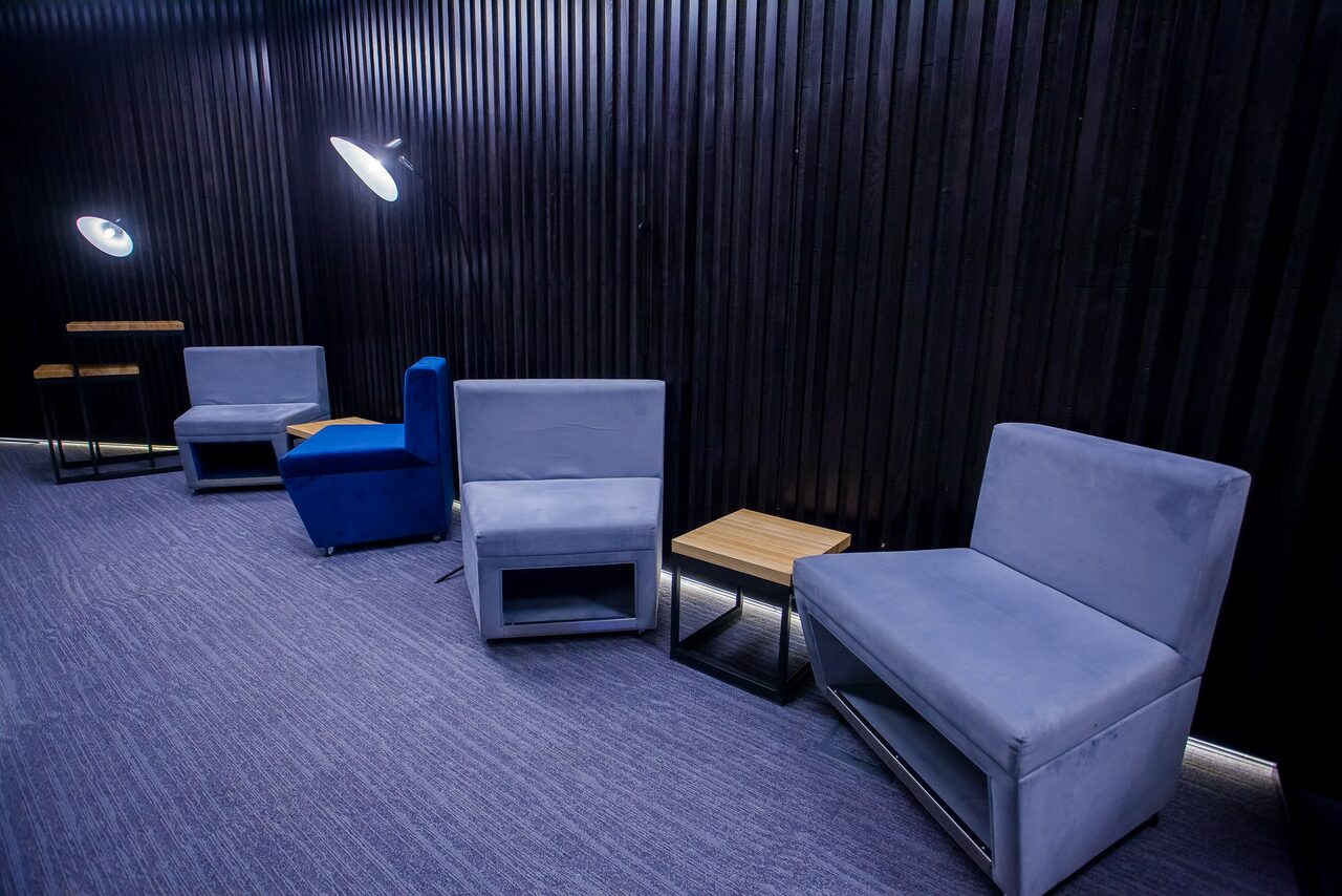 Арендовать AZIMUT Hotel Яркий функциональный зал в Новосибирске