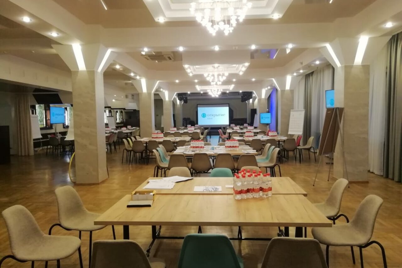 Арендовать AZIMUT Hotel Светлый зал в стиле современной классики