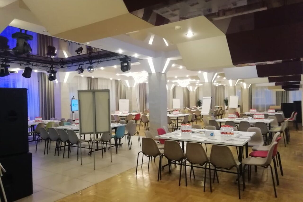 Арендовать AZIMUT Hotel Светлый зал в стиле современной классики