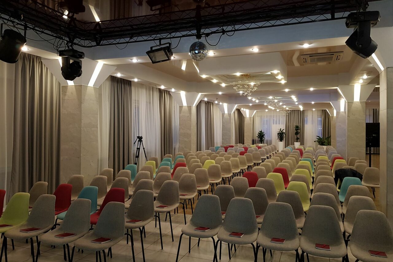 Арендовать AZIMUT Hotel Светлый зал в стиле современной классики