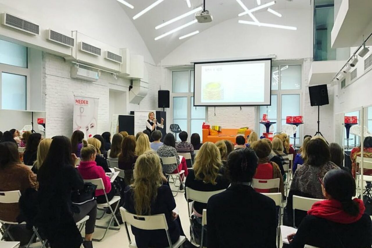 Арендовать Белый двухэтажный лофт