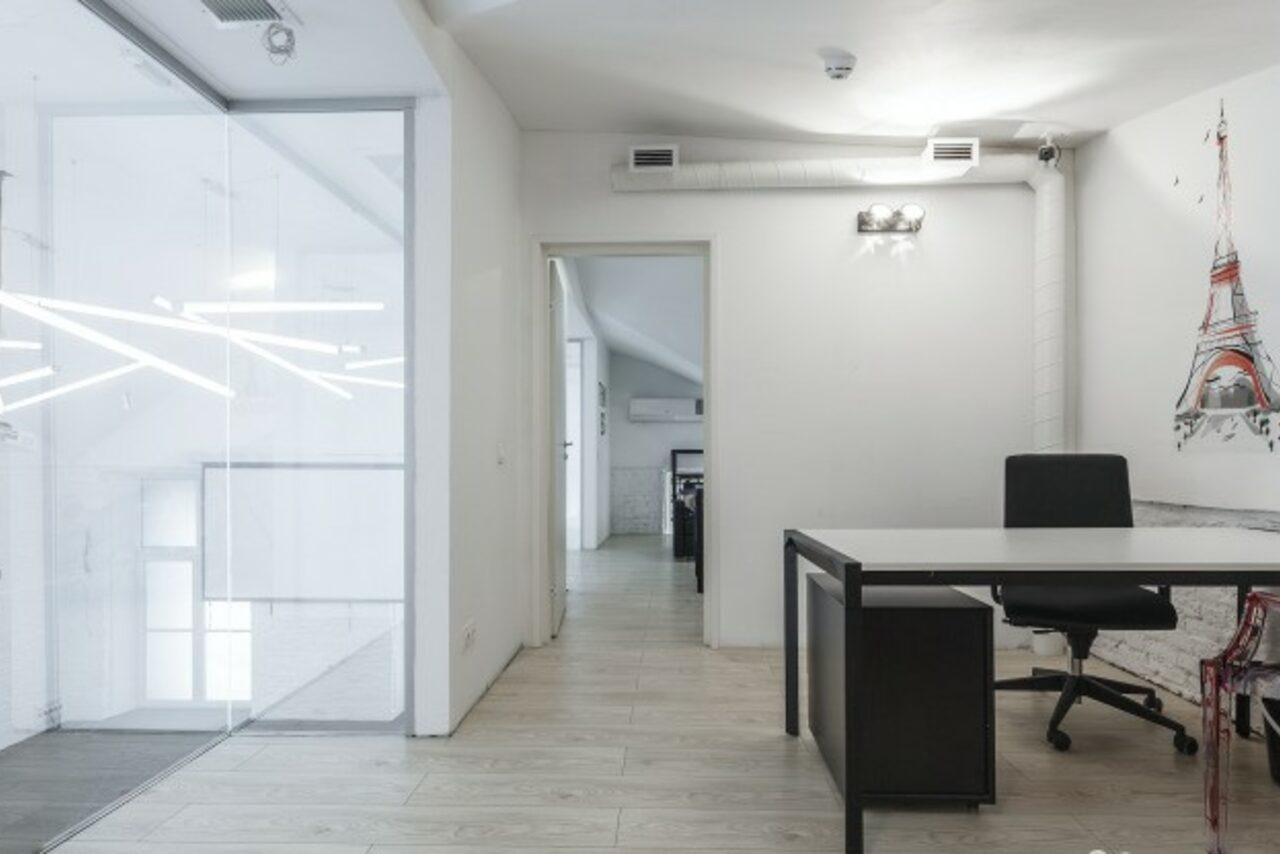 Арендовать Белый двухэтажный лофт