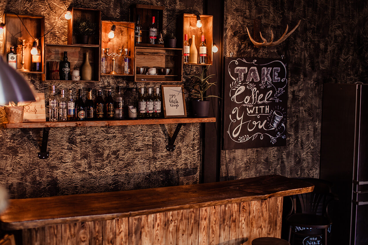 Арендовать Mirseliz. Лофт с панорамным окном во всю стену