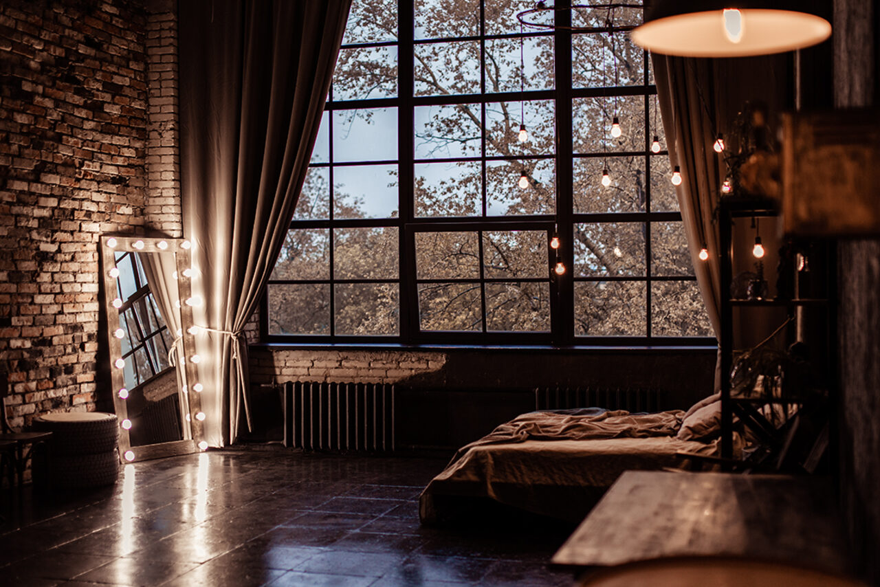 Арендовать Mirseliz. Лофт с панорамным окном во всю стену