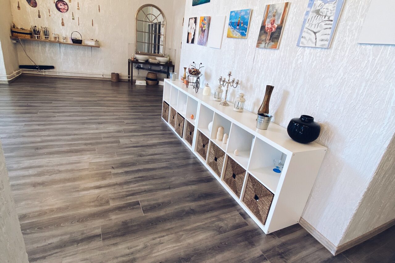 Арендовать Стильная Art студия "Кисти&Краски"