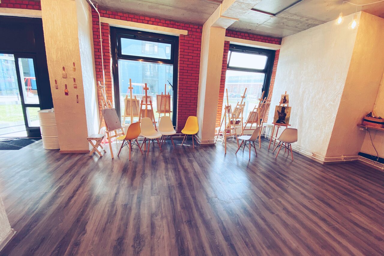 Арендовать Стильная Art студия "Кисти&Краски"