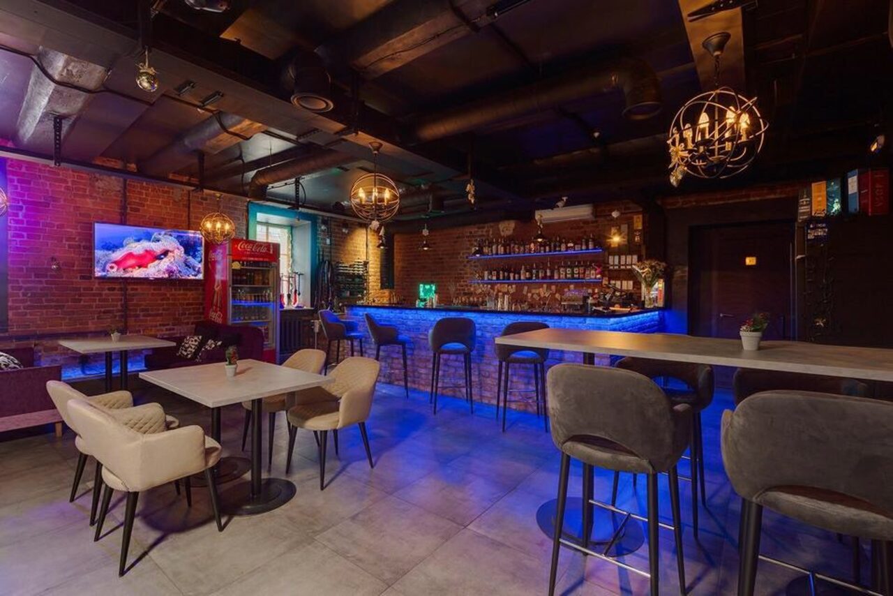 Арендовать Lounge bar. Лофт бар с мотоциклом